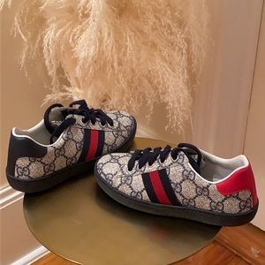 Gucci sneakers size 28.